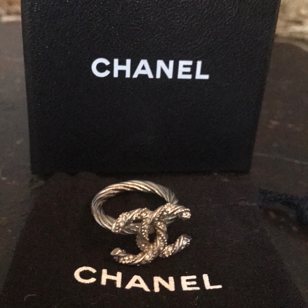 CHANEL SILVER RING. Size 7.